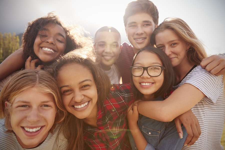 teenagers teeth changes with wisdom teeth, group of teenagers